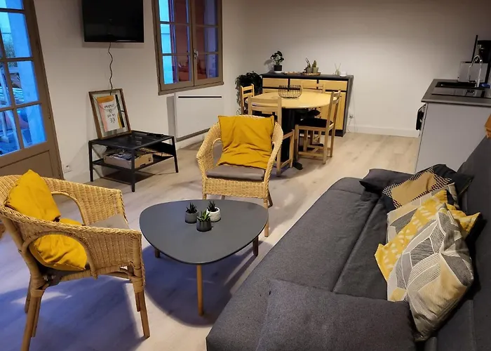 Le Patio De La Madone *